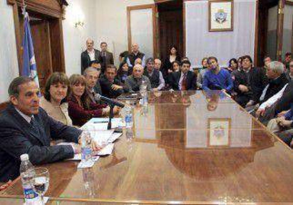 Sapag afirm� que no har� cambios en su gabinete 
