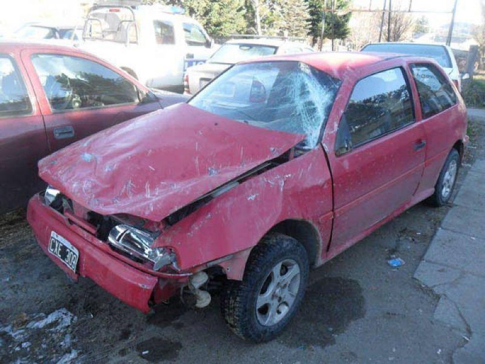 Conductor ebrio volc� con el auto en la intersecci�n de Ruta 40 y Sobral