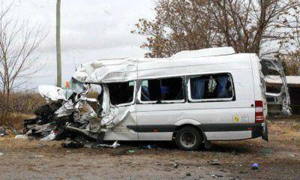 Trasladaron en helic�ptero al Hospital Central a uno de los heridos del accidente en Rivadavia