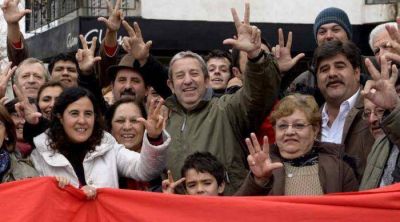 Cobos: �La sociedad reclama respeto, sin descalificaciones�