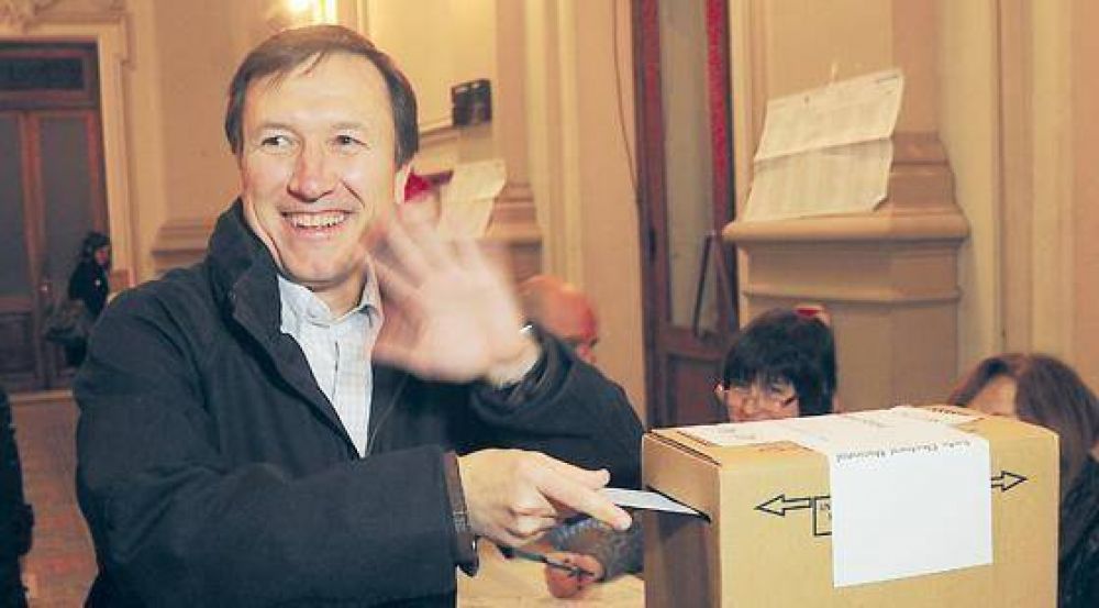Apuntan a Bevilacqua por el mal desempe�o