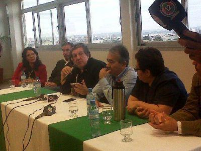 Vel�zquez ratific� apoyo a Puerta e inst� a fortalecer al Frente Unidos para octubre y el 2015