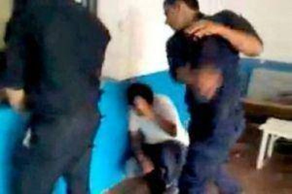 Polic�a golpeador de Pichanal: abogado inform� que el "delito" del joven fue insultarlos