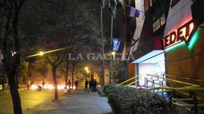 Empleados de Edet cortan el tr�nsito