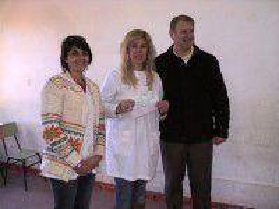 Lissalde, el viernes, entreg� $8000 m�s a entidades educativas