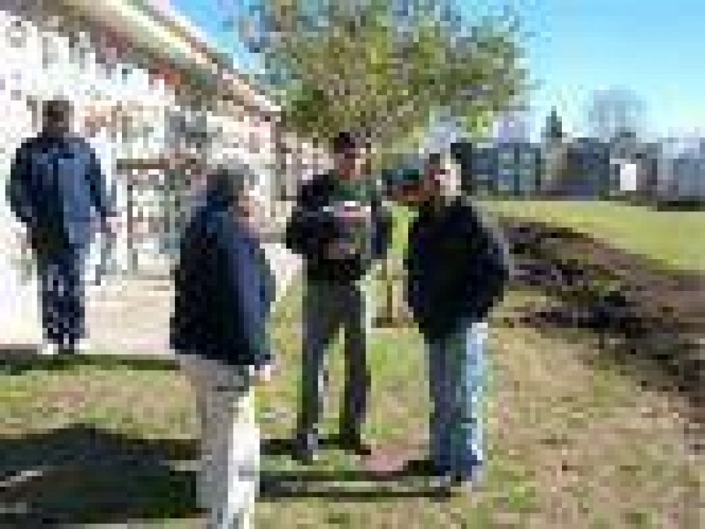 El Intendente Municipal de Roque P�rez visit� obras en realizaci�n
