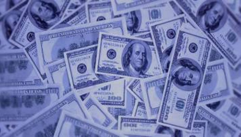 El d�lar sube a $ 5,56 y el 'blue' se vende a $ 8,76