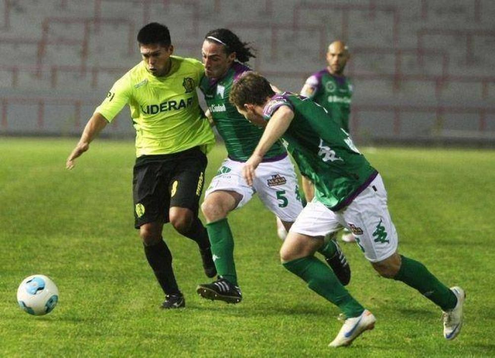Aldosivi sum� otra p�lida, esta vez ante su gente