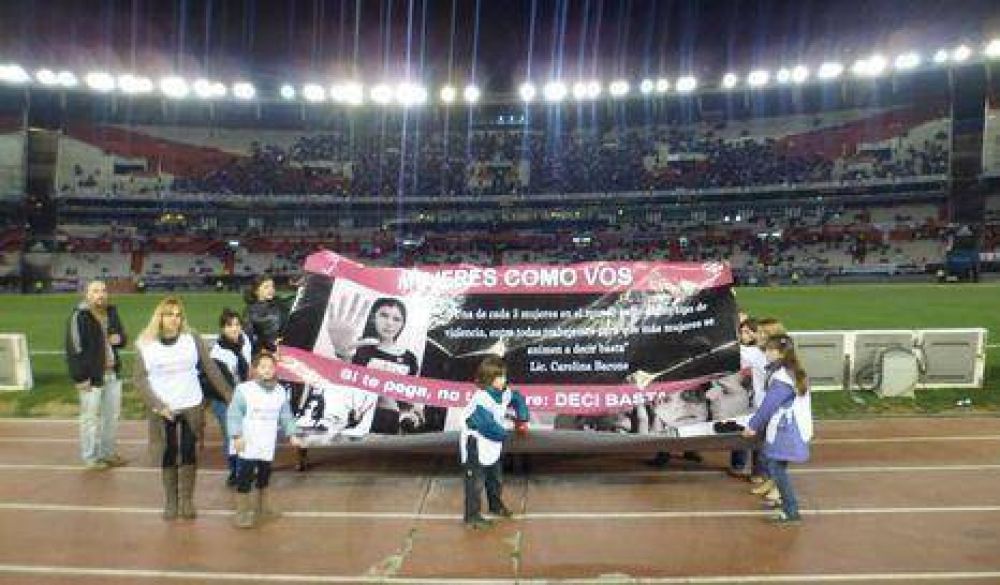 Mujeres como Vos en la cancha de River
