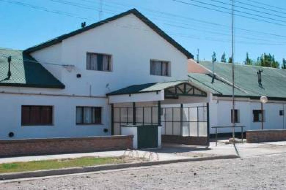 Terror en el hospital: un empleado le pego terrible paliza a su compa�era de trabajo