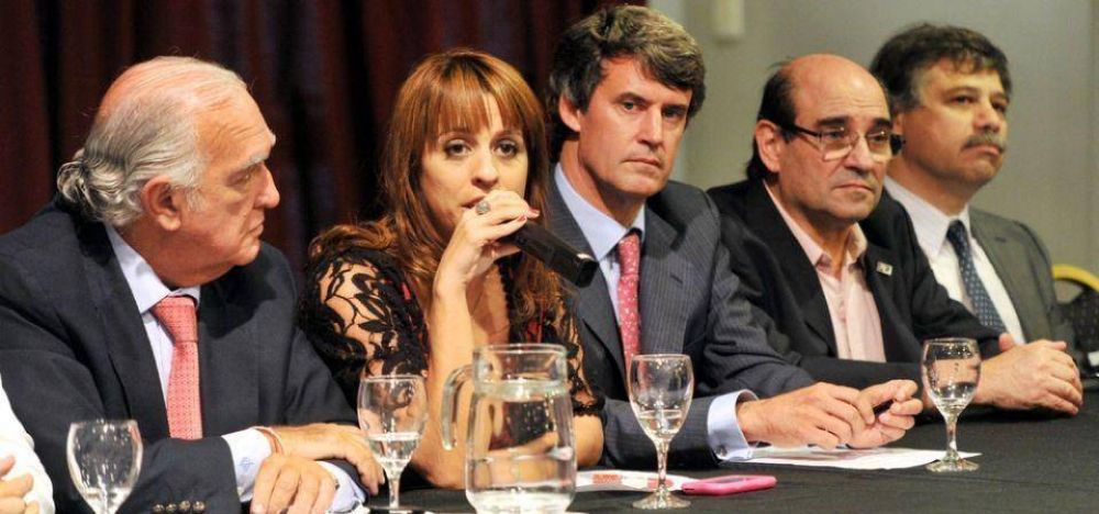 Unen cierra la lista de legisladores y no le da nada a Prat Gay y Donda