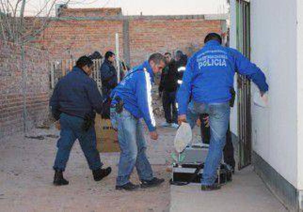 Estrangularon a empleada municipal de Rinc�n y detuvieron a su hijo 