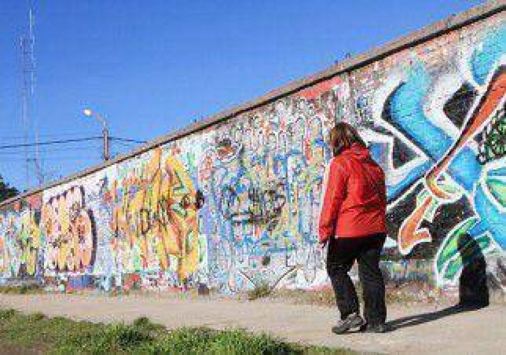 Quieren prohibir la venta de aerosoles de pintura a menores por graffitis en San Mart�n 