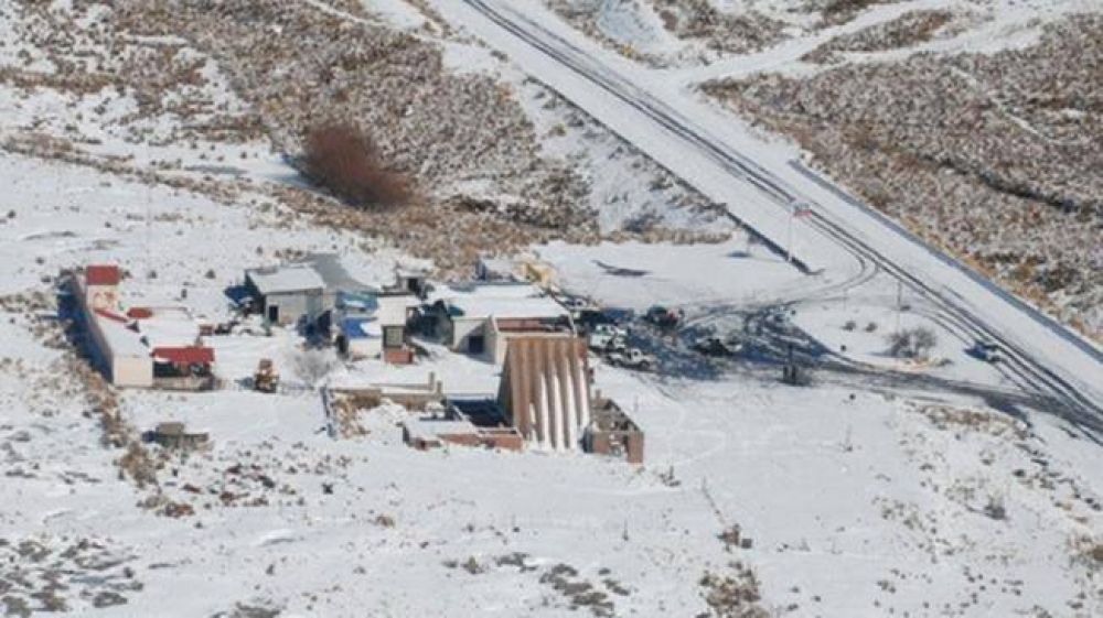 Una sorpresiva nevada tapiz� las Sierras de blanco