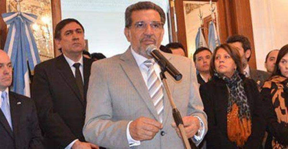 "Trabajar por los humildes, no es darles d�divas"