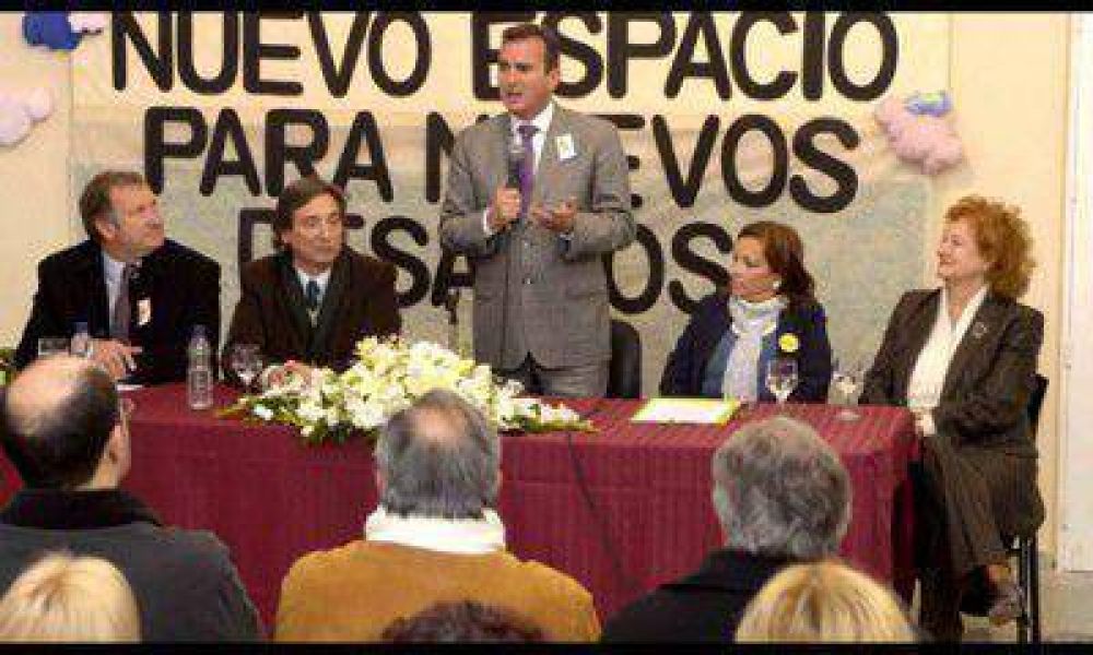P�rez inaugur� un jard�n y dijo que en 2014 habr� salitas de 4 a�os para todos