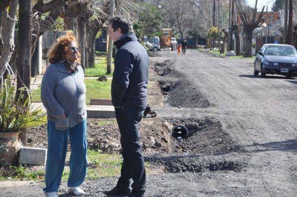 Ituizaing�: Contin�an obras de recuperaci�n para las calles de Villa �ngela