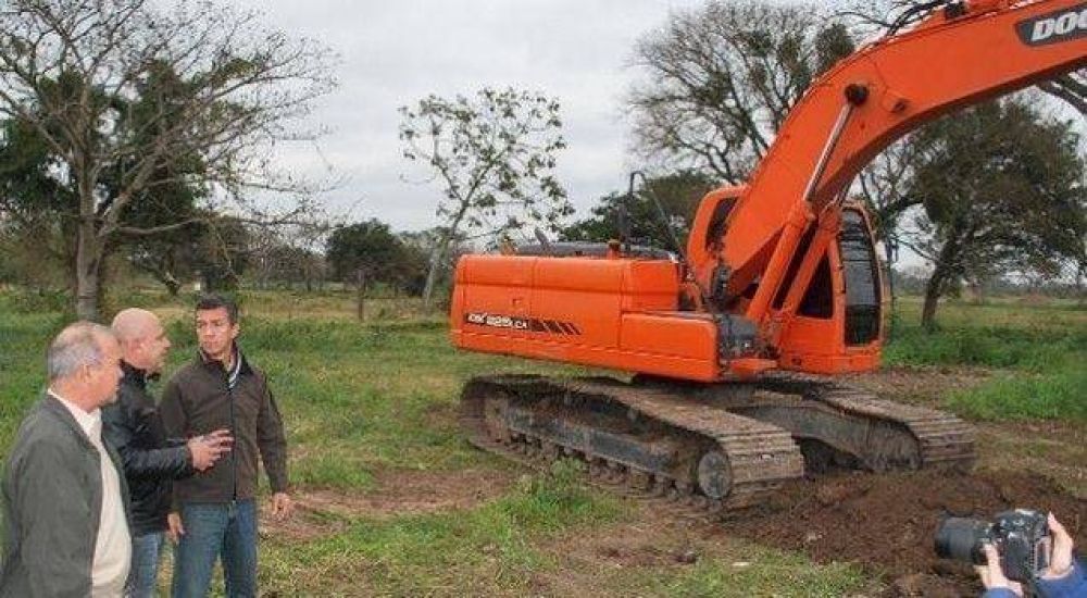 Aguilar recorri� el inicio de obras del Parque de la Democracia