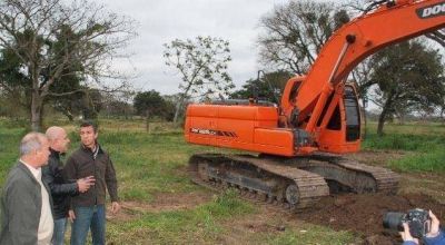 Aguilar recorri� el inicio de obras del Parque de la Democracia