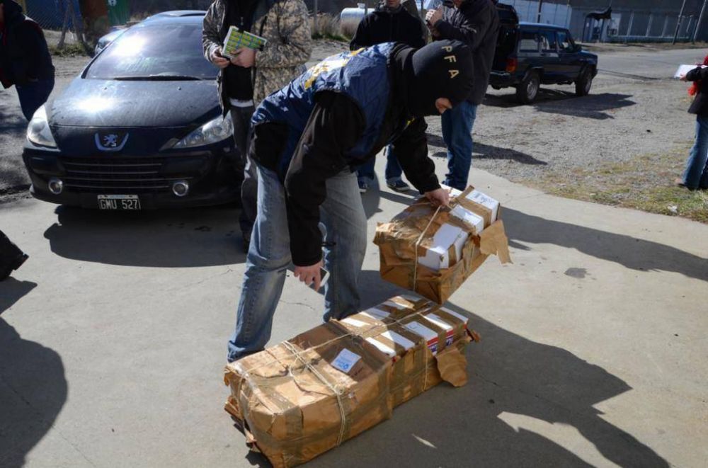 Dos detenidos con marihuana y 400 tizas de coca�na