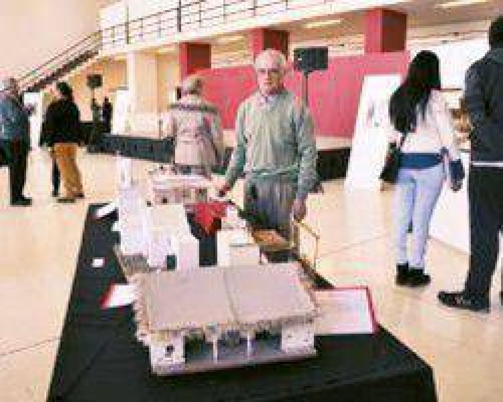 Se realiza la primera Feria del Libro universitaria