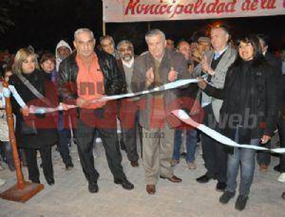 �Tenemos que hacer plazas y pavimentar�