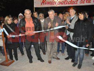 �Tenemos que hacer plazas y pavimentar�