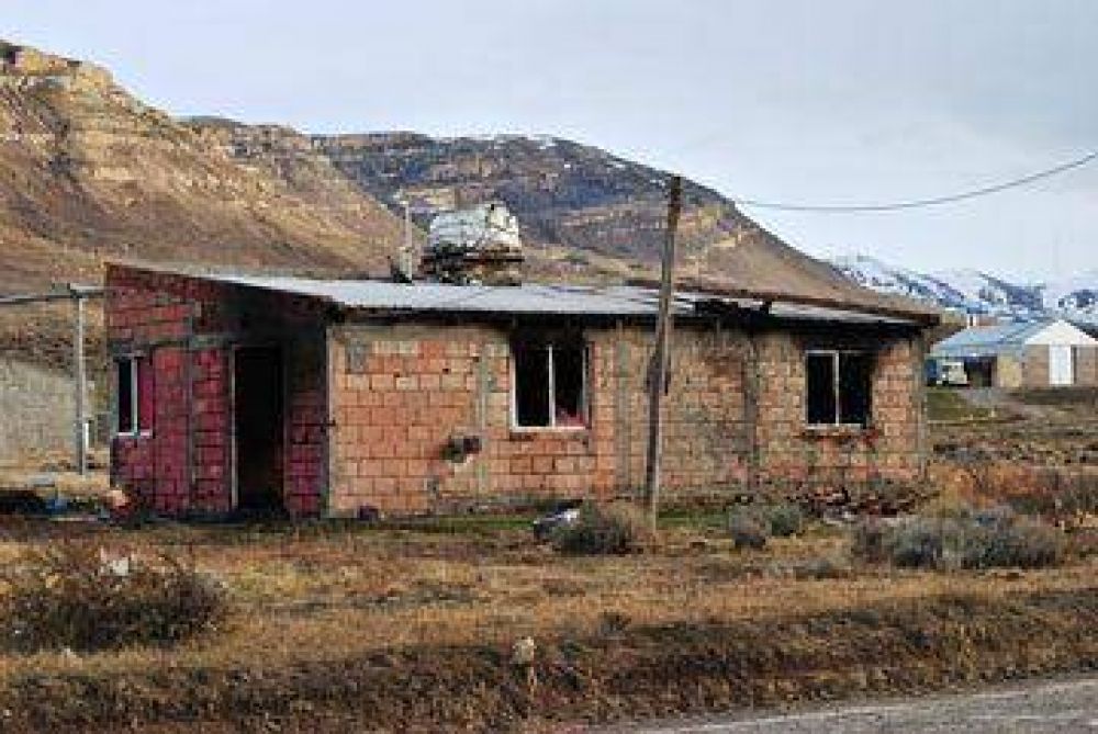 Familia de bajos recursos pierde todo en incendio