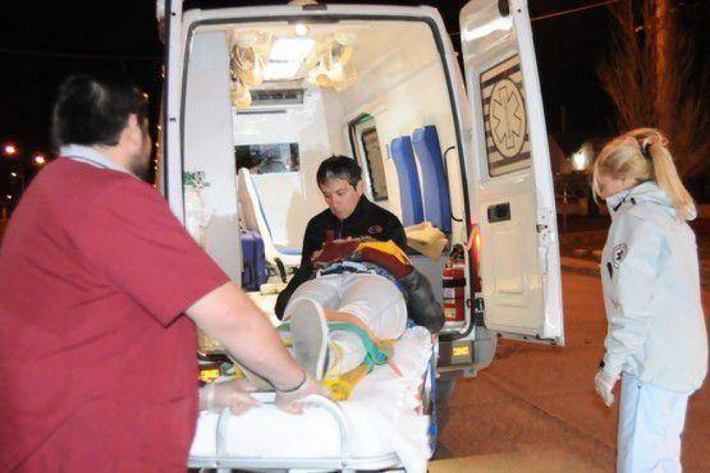 Un motociclista y su acompa�ante resultaron lesionados tras colisi�n