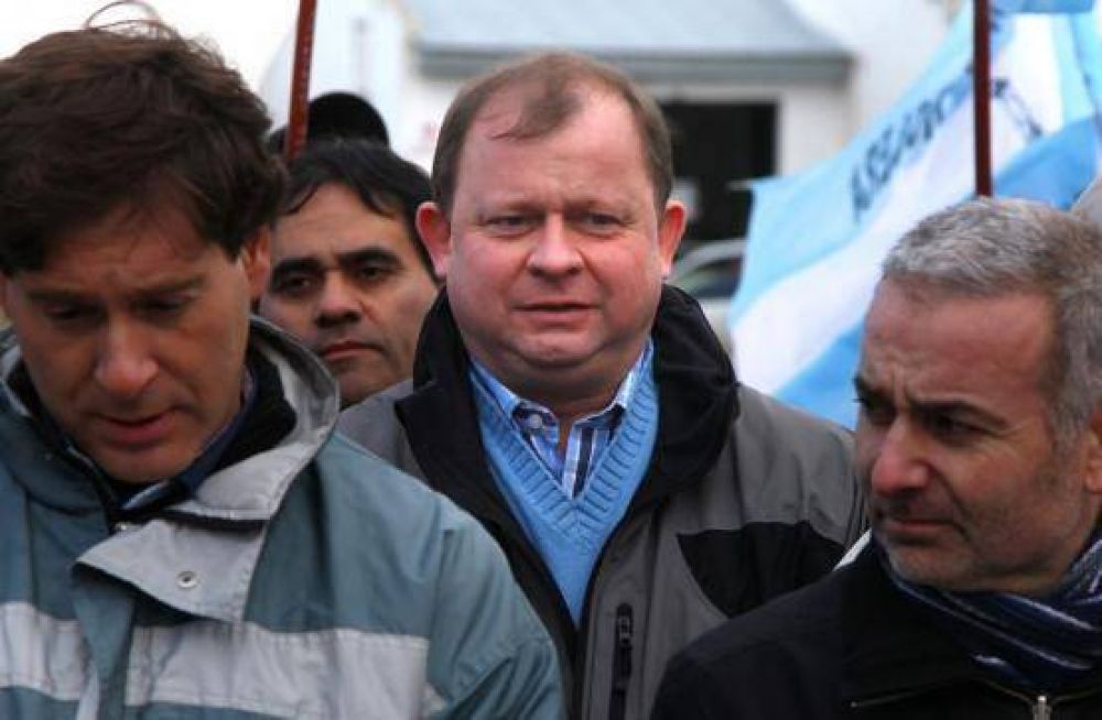 �Los ministros deber�an dejar sus renuncias a disposici�n del Gobernador�