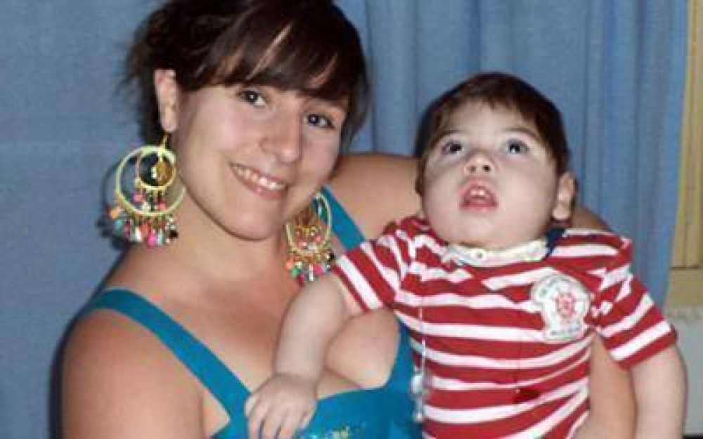 Ca�uelas: La desesperada carta a Fassi de una madre que necesita llevar a su hijo a China