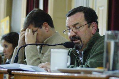 A NUEVE MESES DE LA PRIMERA INTERPELACI�N, INZA DEBER� VOLVER AL CONCEJO A DAR EXPLICACIONES