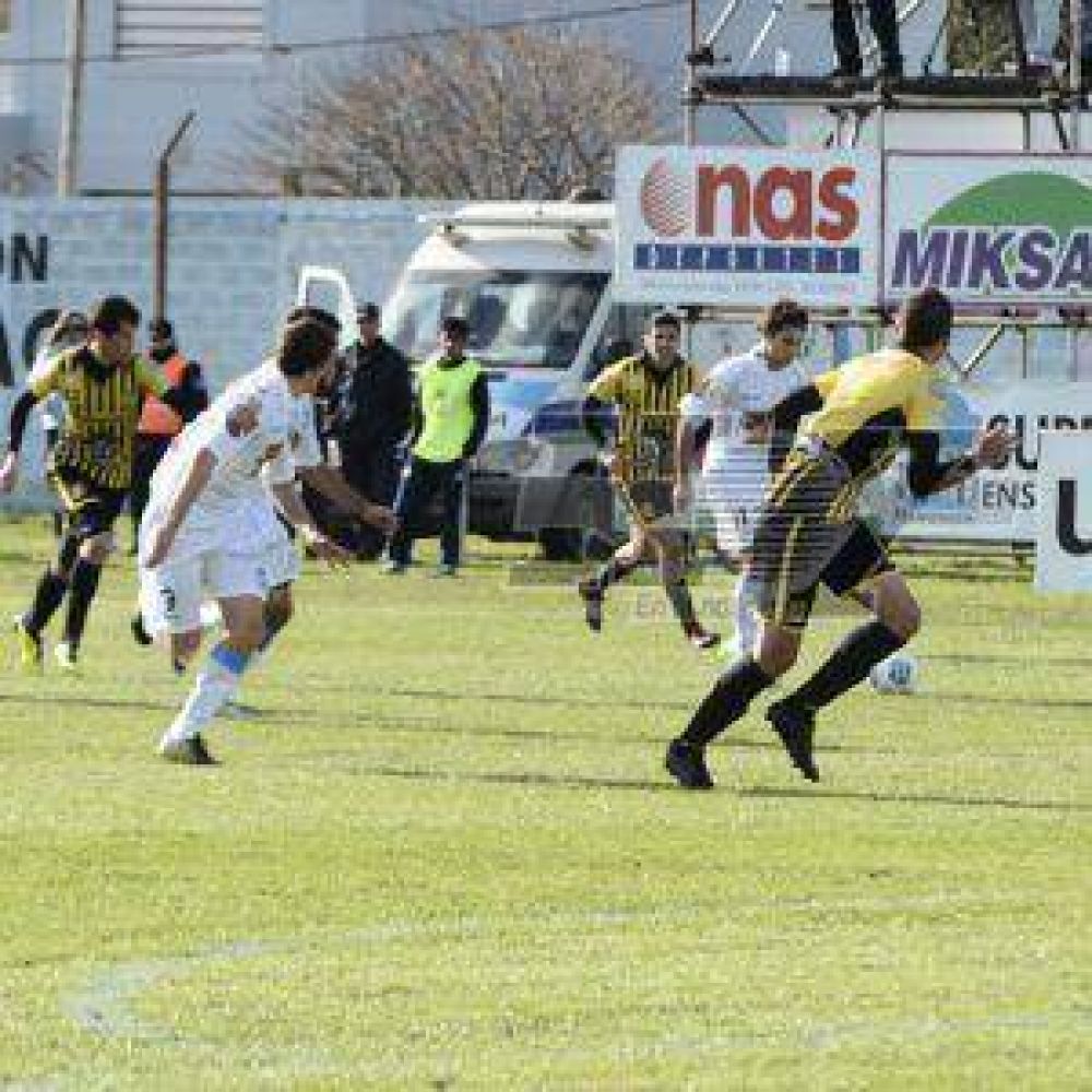 Villa San Carlos perdi� con Almirante Brown en su primer partido de local