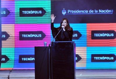 Cristina reaparece en Tecn�polis para marcar el rumbo
