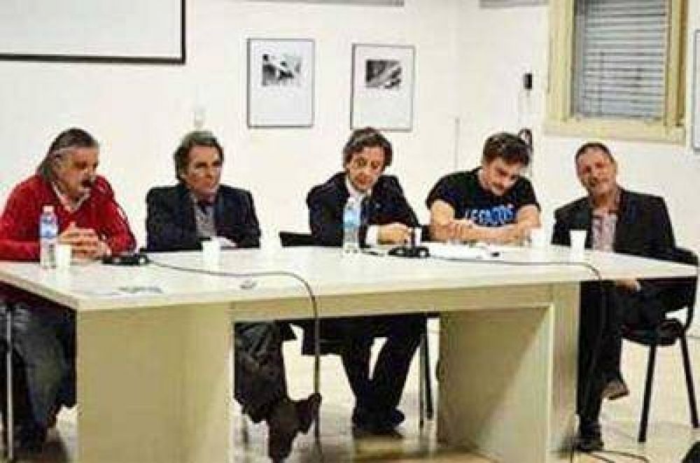 Se entreg� el t�tulo Dr. Honoris Causa de la UBA a la familia de Leonardo Favio