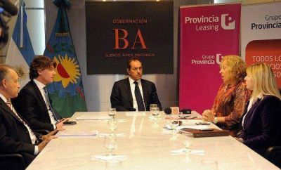 Scioli y Stella Giroldi firmaron contrato de Provincia Leasing