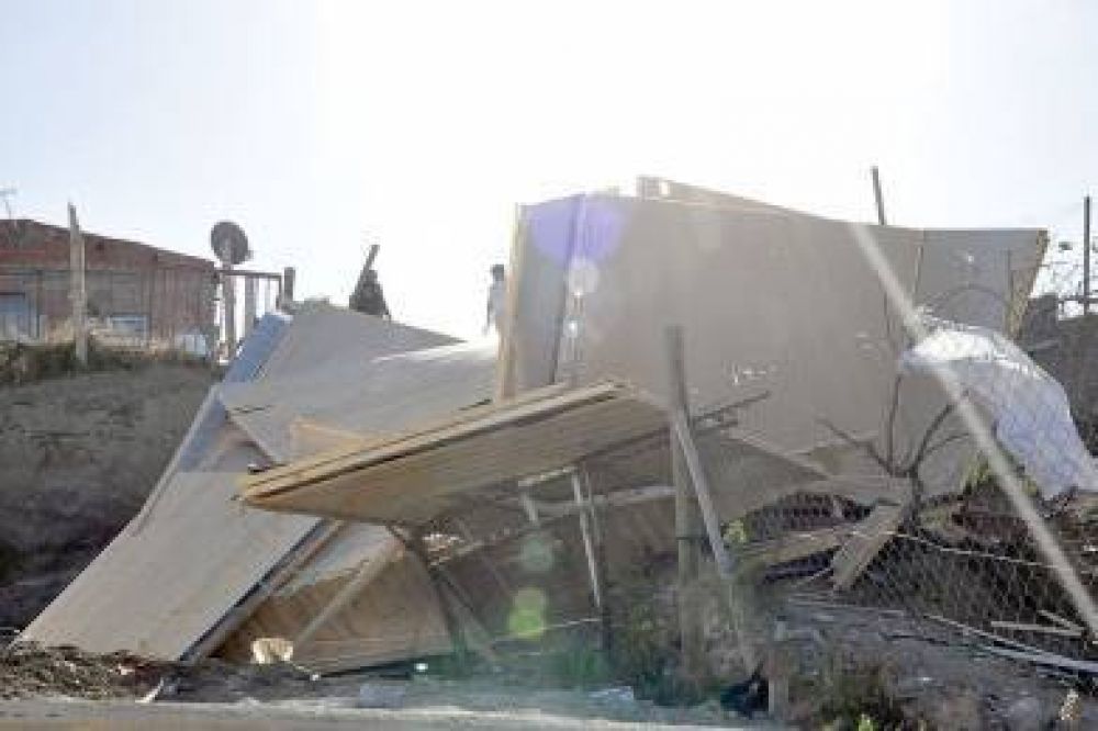 El viento sopl� a m�s de 120 kms. por hora y vol� todo