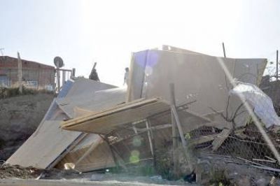 El viento sopl� a m�s de 120 kms. por hora y vol� todo