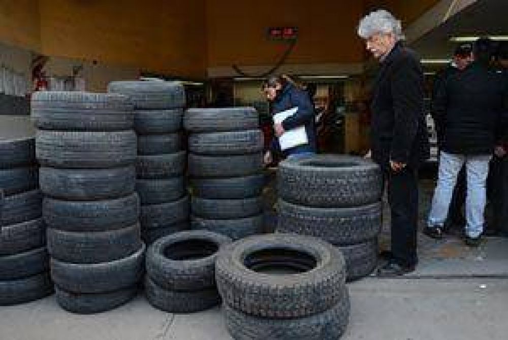 Secuestran mil cubiertas en la gomer�a de Olaz�bal y Luro