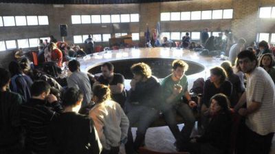 Estudiantes seguir�n con la toma hasta ma�ana