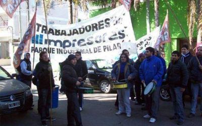 Empleados de empresa del Parque Industrial se manifestaron por nuevos despidos en la planta