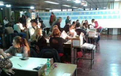 Comenz� el escrutinio definitivo de las Primarias Abiertas, Simult�neas y Obligatorias