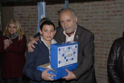 Presidente Per�n: M�s netbooks para alumnos secundarios