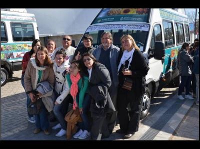 Escuelas agrot�cnicas entrerrianas recibieron minibuses para el traslado de alumnos