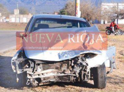 Varios heridos en un espectacular choque entre una camioneta y un autom�vil