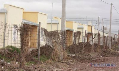 Buscan que Moyano participe de la entrega de las 100 viviendas de la CGT