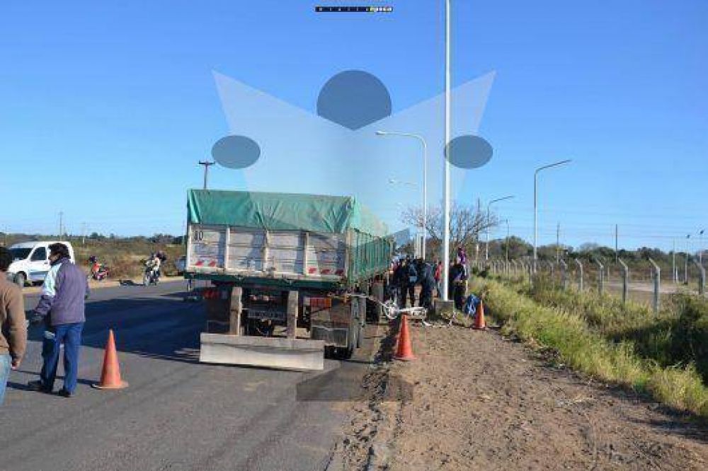 Joven motociclista falleci� luego de chocar con un cami�n