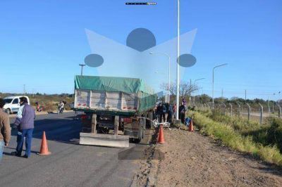 Joven motociclista falleci� luego de chocar con un cami�n