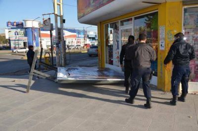 El viento caus� la voladura del techo de una escuela