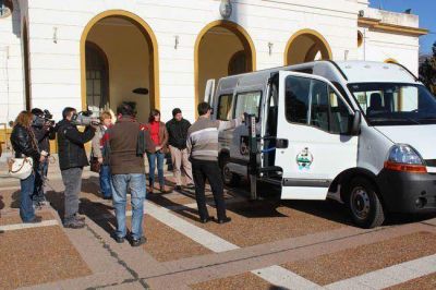 Presentaron veh�culo para personas con discapacidad en Pico